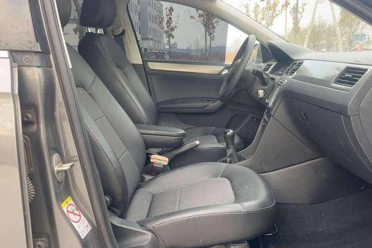 大众 桑塔纳 2015款 1.6L 手动舒适版中控内饰7002