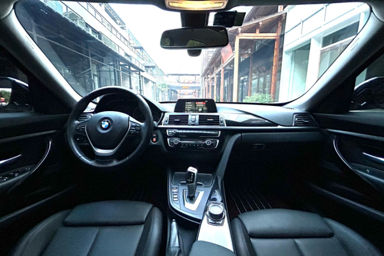 宝马3系GT 2019款 320i 时尚型中控内饰7015