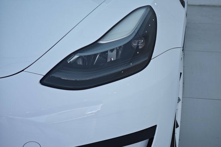 特斯拉 Model 3 2021款 标准续航后驱升级版 3D6车身外观6008