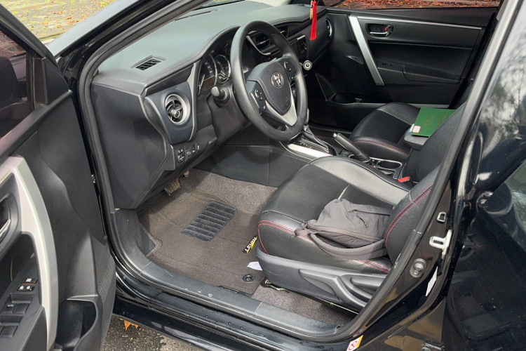 丰田 雷凌 2017款 改款 185T CVT精英版 国V中控内饰7002