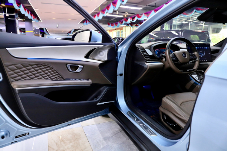 比亚迪 汉 2023款 EV 冠军版 506KM前驱尊贵型中控内饰7008