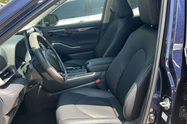 丰田 汉兰达 2022款 双擎 2.5L 两驱精英版 5座局部细节19