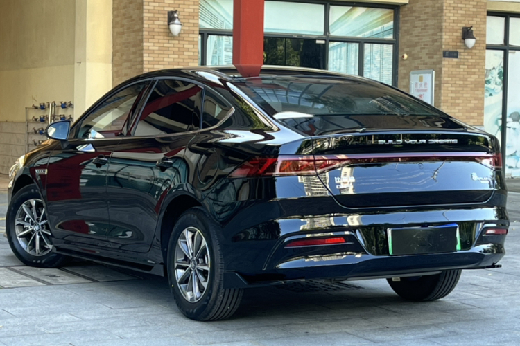 比亚迪 秦PLUS 2024款 荣耀版 DM-i 55KM领先型车身外观6002