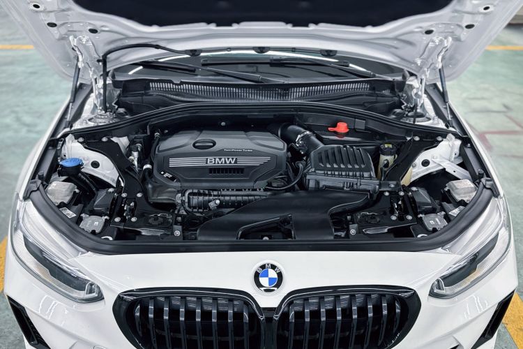 宝马1系 2021款 120i M运动曜夜版中控内饰7008