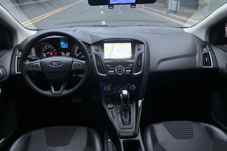 福特 福克斯 2017款 两厢 1.6L 自动风尚型智行版中控内饰7002