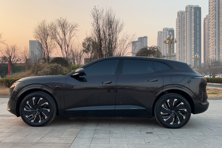 阿维塔07 2024款 Pro+增程版车身外观6004