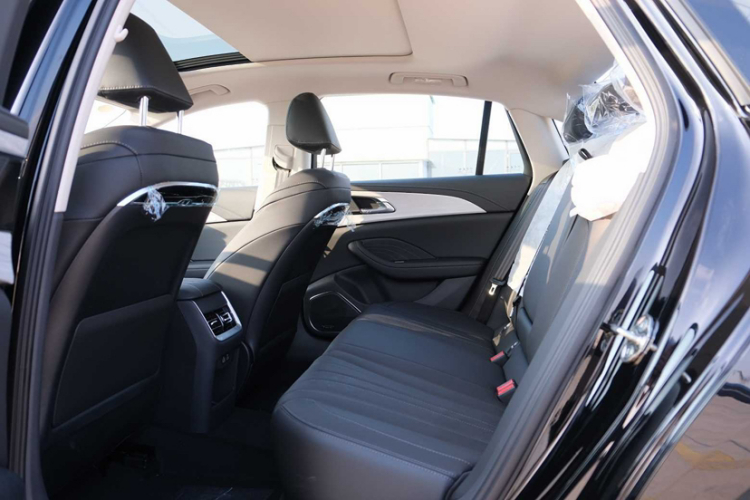 红旗H5 2025款 1.5T DCT旗韵版中控内饰7004