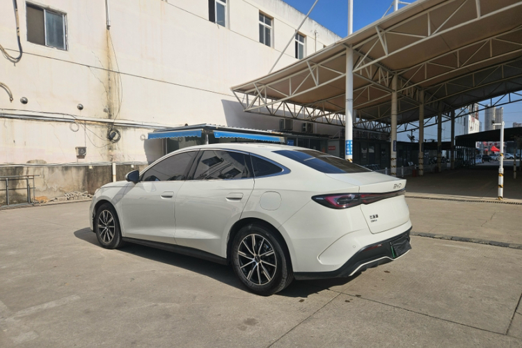 比亚迪 海豹06新能源 2024款 DM-i 120KM尊荣型车身外观6011