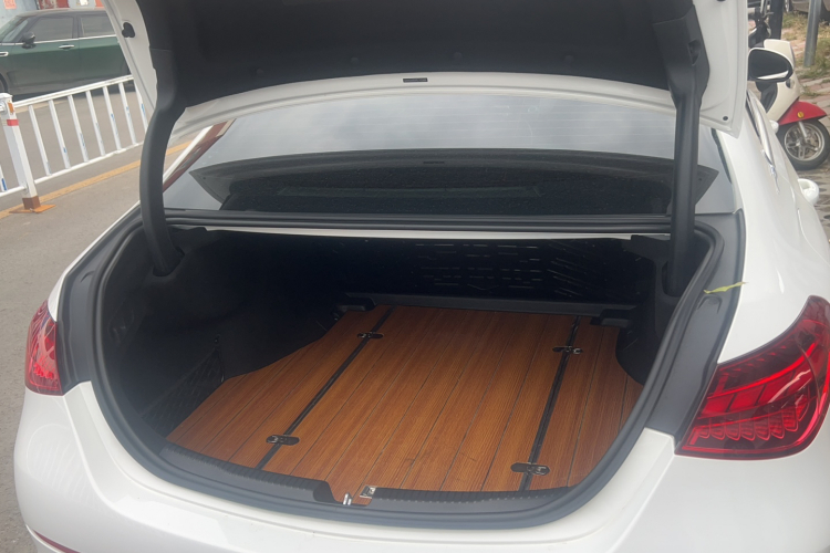 奔驰C级 2023款 C 200 L 运动版局部细节23