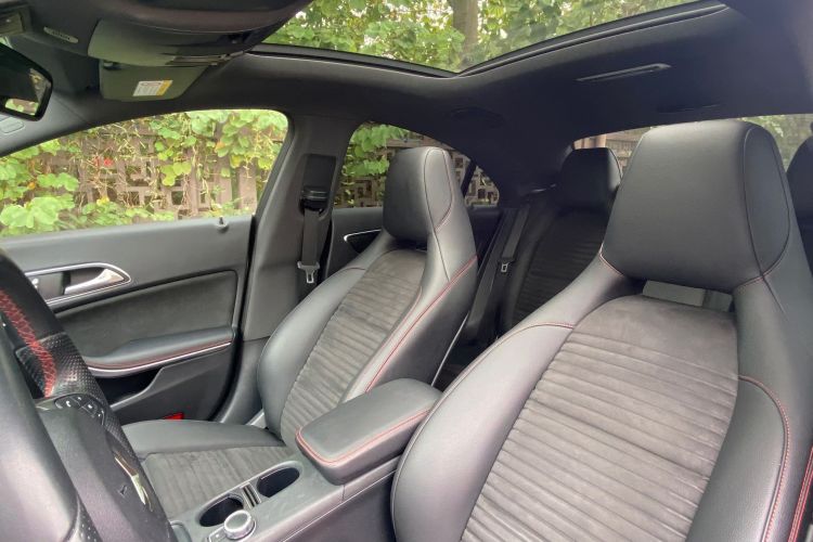 奔驰CLA 2017款 改款 CLA 220 4MATIC中控内饰7006