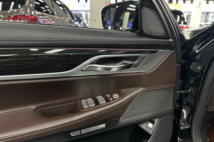 宝马7系 2018款 730Li 尊享型 M运动套装中控内饰7010