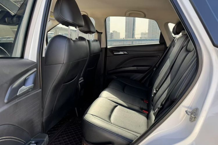 哪吒汽车 哪吒V 2022款 潮 400 Lite中控内饰7003