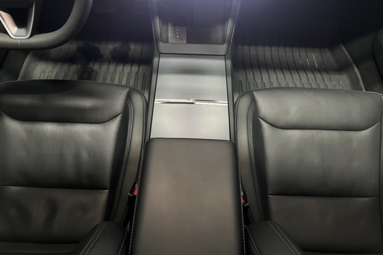 特斯拉 Model 3 2023款 后轮驱动版中控内饰7008