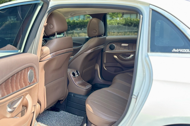 奔驰E级 2023款 E 260 L车身外观6009