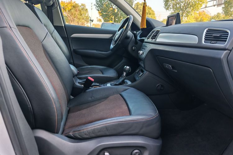 奥迪Q3 2017款 30 TFSI 时尚型中控内饰7004