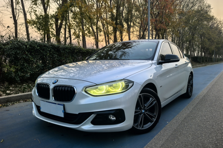 宝马1系 2017款 118i 运动型车身外观1