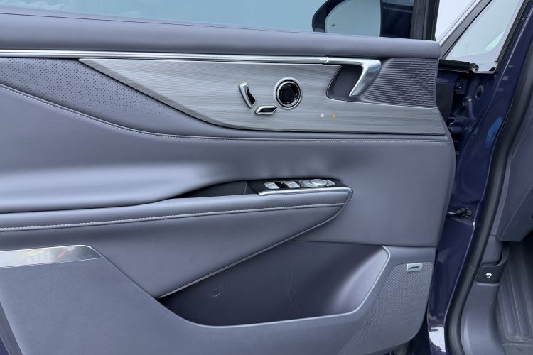 别克GL8 2025款 陆尊 尊享版中控内饰7002