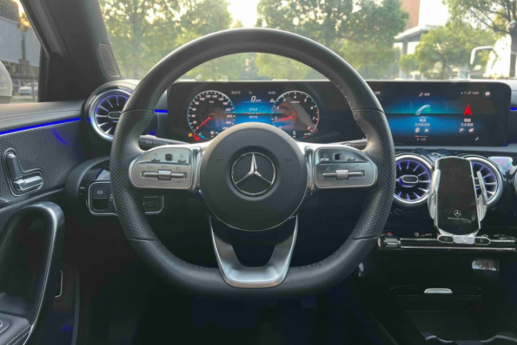 奔驰A级 2022款 改款三 A 200 L 运动轿车时尚型中控内饰7009