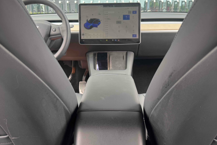 特斯拉 Model Y 2021款 标准续航后驱版中控内饰7010