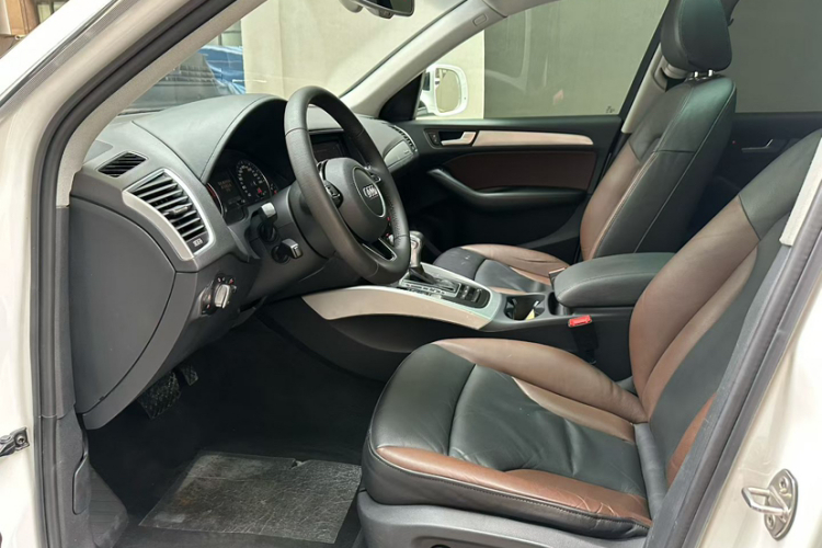 奥迪Q5 2018款 典藏版 40 TFSI 技术型中控内饰7006