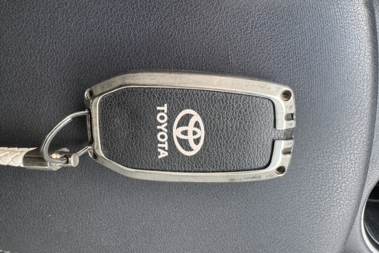 丰田 凌放HARRIER 2022款 双擎 2.5L CVT两驱豪华版中控内饰7009