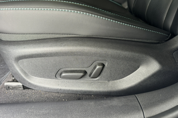 比亚迪 海豹06新能源 2024款 DM-i 120KM尊享型中控内饰7001