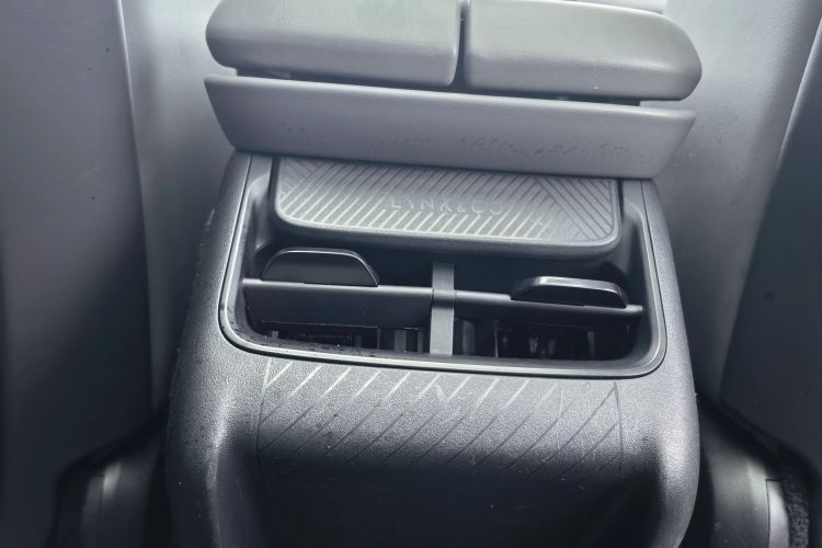 领克08 EM-P 2023款 220km 四驱性能Halo中控内饰7006