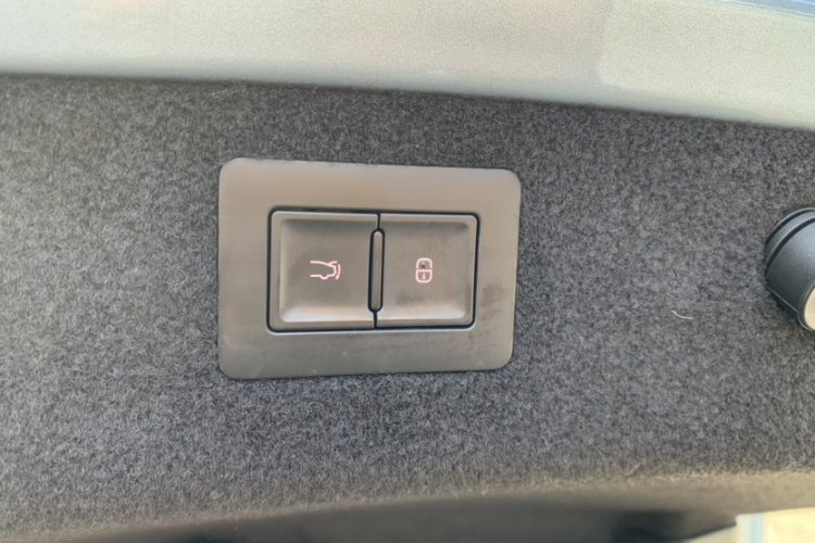 比亚迪 汉 2023款 DM-i 冠军版 121KM 尊贵型中控内饰7011