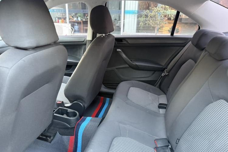 大众 桑塔纳 2016款 1.6L 手动风尚版中控内饰7002