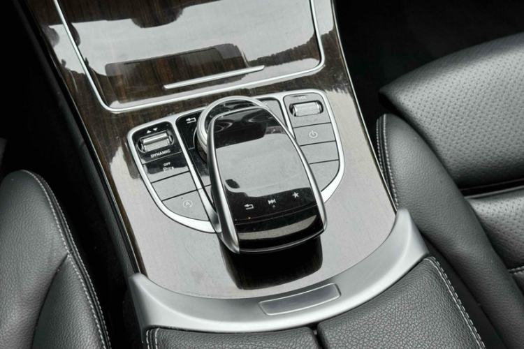 奔驰C级 2018款 C 180 L 时尚型中控内饰7005