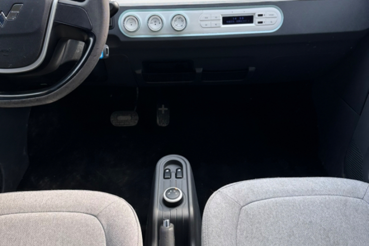 五菱汽车 宏光MINIEV 2021款 马卡龙臻享款 三元锂中控内饰7003