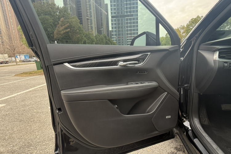 凯迪拉克XT6 2022款 2.0T 七座两驱豪华型中控内饰7004