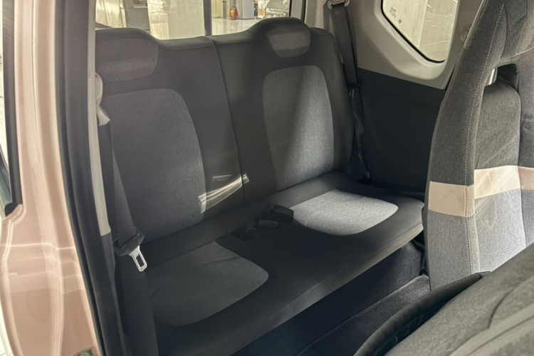 五菱汽车 宏光MINIEV 2021款 马卡龙时尚款 磷酸铁锂中控内饰7003