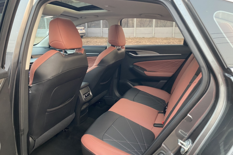 长安 逸动 2022款 PLUS 蓝鲸NE 1.4T GDI DCT尊贵版中控内饰7012