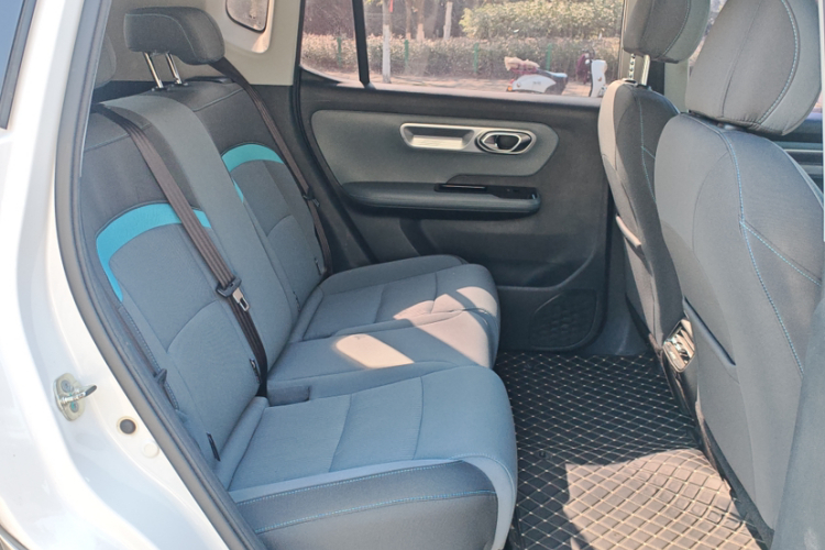 埃安 AION Y 2023款 Plus 510 乐享版中控内饰7012