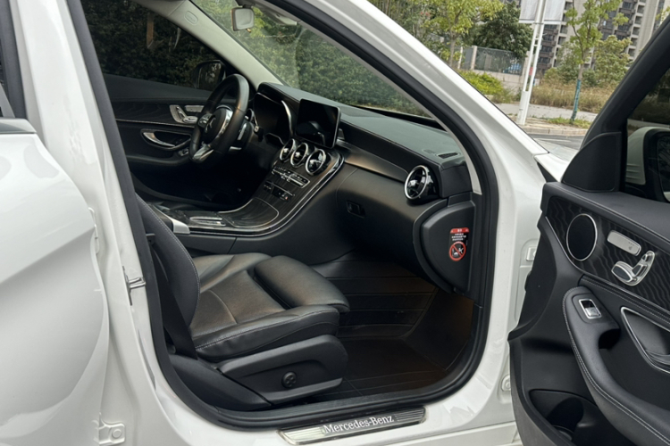 奔驰C级 2020款 改款 C 260 L 运动版中控内饰7006