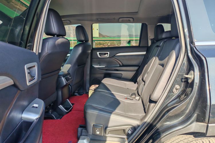 丰田 汉兰达 2018款 2.0T 四驱豪华版 7座 国V中控内饰7001