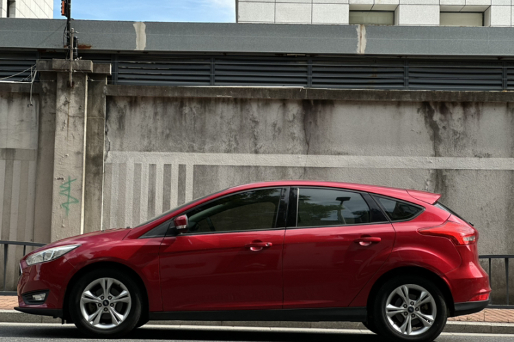 福特 福克斯 2015款 两厢 1.6L 自动舒适型车身外观6001