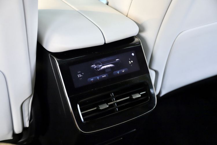 岚图汽车 岚图FREE 2025款 318 318km 后驱环游版中控内饰7002