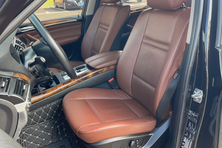 宝马X5(进口) 2011款 xDrive35i 领先型局部细节19