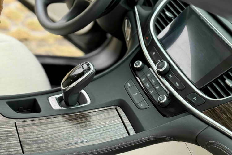 别克 君越 2019款 28T 精英型中控内饰7004