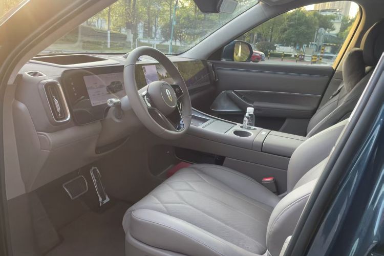 鸿蒙智行 问界M8 2025款 纯电 Max+ 六座长续航版中控内饰7001