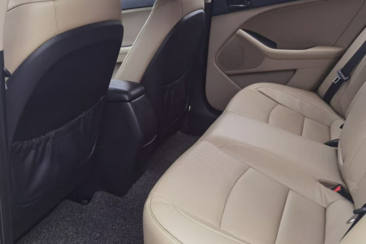 起亚K5 2015款 2.0L 自动GL中控内饰7003