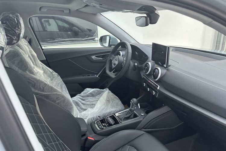 奥迪Q2L 2025款 35TFSI 时尚动感型中控内饰7007