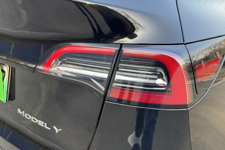 特斯拉 Model Y 2023款 长续航全轮驱动版车身外观6007