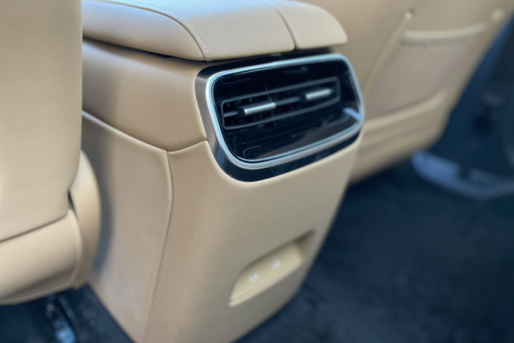 鸿蒙智行 问界M5 2022款 增程四驱旗舰版中控内饰7005