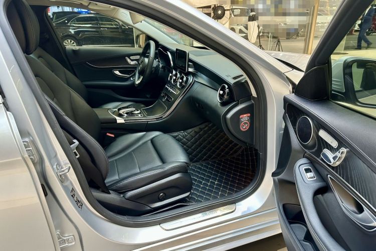 奔驰C级 2017款 C 200 L 运动版局部细节41