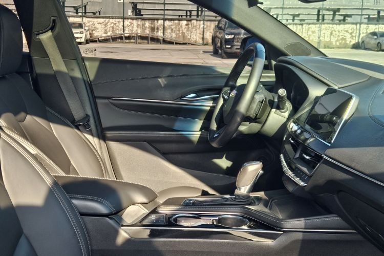 凯迪拉克CT4 2021款 28T 风尚型中控内饰7009