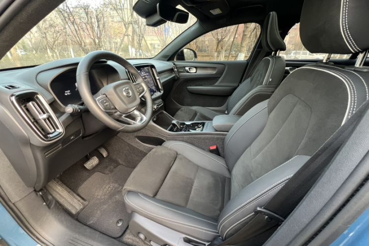 沃尔沃C40 2022款 长续航版 PRO中控内饰7012