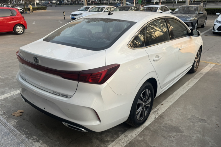 长安 逸动 2025款 PLUS 1.4T 双离合高能版车身外观6001